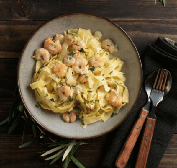 Fettuccine Alfredo W/ Shrimp Dinner